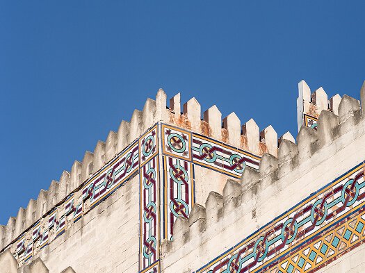 modern-arabic-style-building-blue-sky 1
