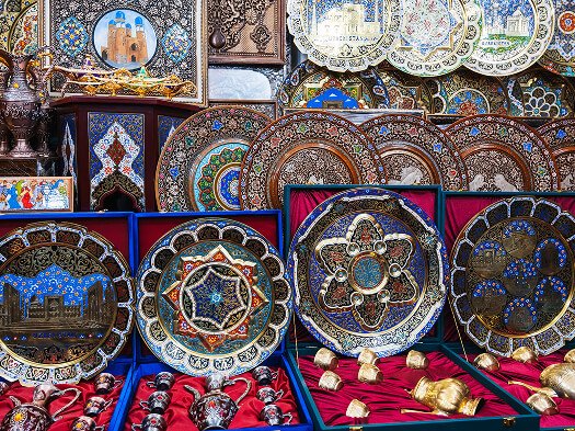 traditional-uzbek-handmade-metal-wooden-plates-handpainted-souvenir-shop-uzbekistan-tashkent 1